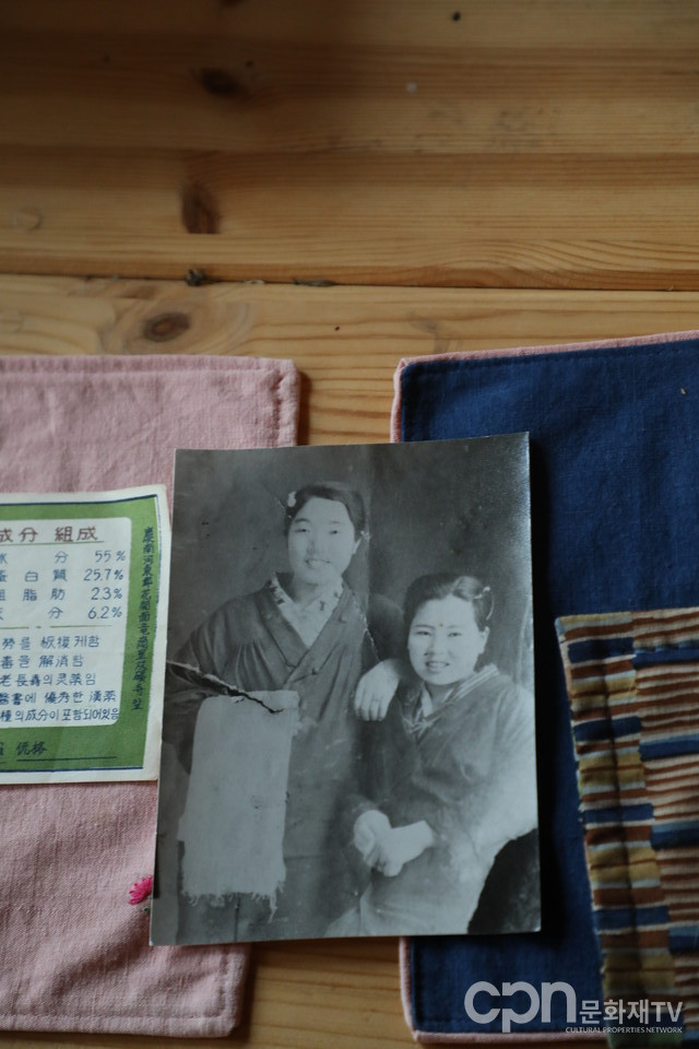 1930년대 당시의 김복순 할머니(우) (사진 = 조윤석 제공)