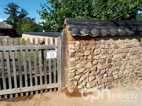 국가민속문화재 제122호 안동 하회마을. 풍수해로 붕괴된 담장을 보수했다. (사진=문화재청)