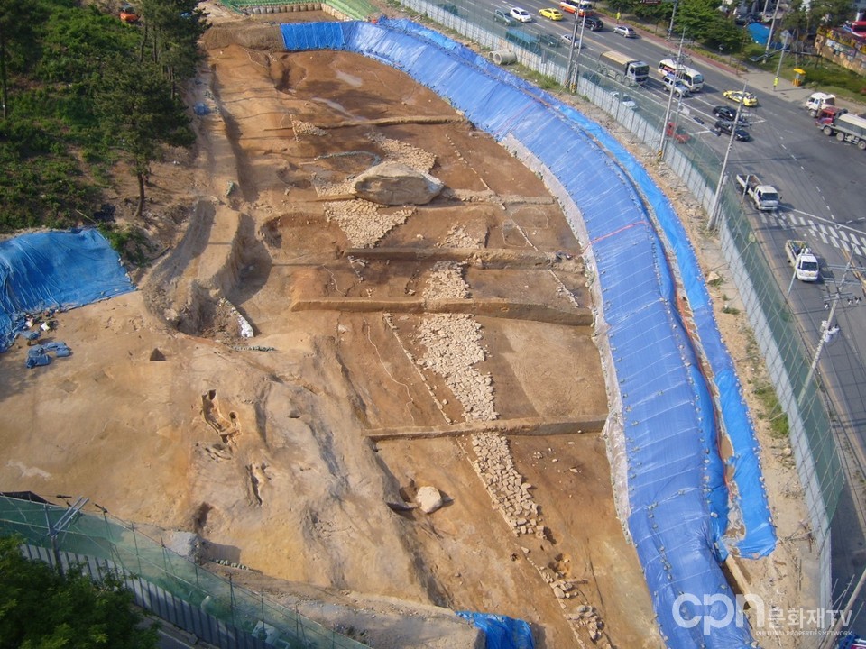 구산동 지석묘 발굴당시 모습 (사진 = 김해시청)